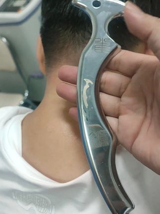 肌肉酸痛?这款筋膜刀帮你快速恢复! 经常久坐、开车的人一定要试试这个神器!能有效缓解肩颈酸痛!#詹姆斯中国行#用跑鞋解锁城市跑者美学混搭#早秋不费力显贵穿搭#二三十块的小上衣秋装测评#如果上班都穿流光高智风