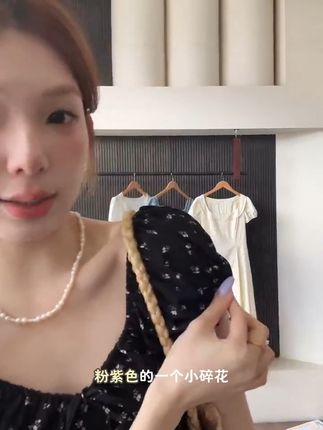 温柔碎花,尽显法式风情。复古又温柔,约会通勤都适配哦!#摆脱路人感的小个子女生穿搭 #轻松get夏日淡人穿搭 #梨形身材显瘦穿搭公式#恋夏古早味穿搭又杀回来了 #碎花裙