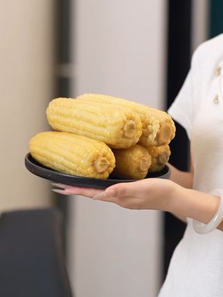 早餐新宠!每根将近半斤的新疆白糯玉米,喝着雪水长大的高价玉米 #玉米 #白糯玉米 #新疆美食