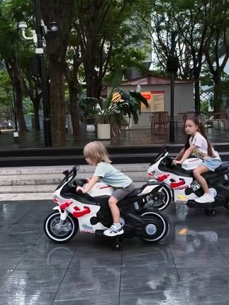 孩子户外撒欢新选择,双人座越野摩托太酷了! 孩子总羡慕大人骑摩托车?这款双人款超酷!#儿童电动车 #电动摩托车 #儿童摩托玩具 