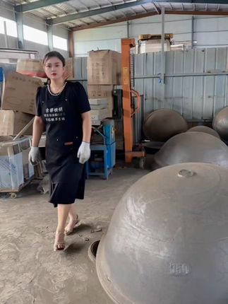 大厨必备!古法铁锅,加深加厚更耐用 传统农村大铁锅,商用特大号炒锅,酒店饭店学校商用,厨师超大加厚铁锅。#铁锅 #老式铁锅 #特大号铁锅#商用厨房设备