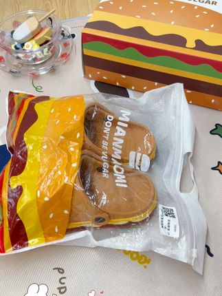 对长成汉堡的洞洞鞋没有一点抵抗力🍔 洞门永存迎面而来的是一双可爱的拖鞋#洞洞鞋 #洞洞鞋出洞 #拖鞋 #可爱拖鞋 #棉猫咪 