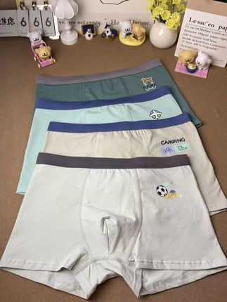 孩子青春期了,一定要给孩子准备一条好穿又舒服的内裤!这款内裤是纯棉面料,软乎乎超亲肤,透气不闷告别黏腻。高弹力适配成长身形,不勒不卡活动自由,抑菌底档筑牢健康防线,日常穿舒服又安心~#宝妈推荐 #好物分享 #面料舒适透气 #青少年内裤 #男生内裤