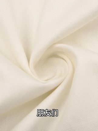 穿上这件夹克,轻松应对换季烦恼,还不怕退换货麻烦! 姐妹们!这个冬天一定要给自己安排一件厚实保暖又时尚的衣服呀~这款衣服有运费险哦~可以放心入啦!!#ootd穿搭#运动穿搭#夹克外套#运动休闲#外套