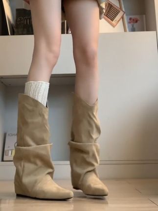 松弛百搭显气质! #鞋控の日常 #靴子 #百搭靴子分享 #堆堆靴 #靴子推荐 #长筒靴 #不过膝靴子 #美鞋分享