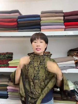 秋冬穿它不怕冷,高弹舒适暖到心! 高弹舒适又柔软!这款精梳印花面料秋冬穿超舒服~快来看看吧!#手工diy#布料#面料柔软舒适#居家好物#用植物拓染喜糖袋纪念幸福瞬间