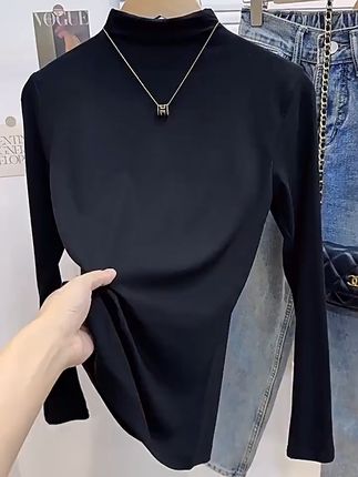 家人们看过来! 这款白色半高领上衣,简直是穿搭界的 “百搭王”。修身的版型,能完美勾勒身材曲线,半高领设计还特显气质。不管配牛仔裤、裙子,都超好看,秋冬衣橱必须有它!#普通人的秋冬硬核穿搭 #普通人的秋冬硬核穿搭 #普通人的秋冬硬核穿搭 #普通人的秋冬硬核穿搭 #普通人的秋冬硬核穿搭