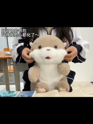 好可怕的玩偶背包,叫得我的心都化了~ #玩偶包包 #小水獭宝宝 #阔爱炸了是时候安排一下了 #礼物推荐 #女生礼物