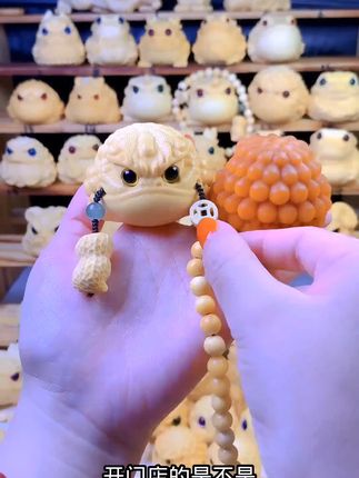 手串控必看!金蟾龙血竹手把件,手感细腻,文玩新宠! 今天又做了几个小物件!喜欢的朋友点击左下角小黄车下单吧~#非遗文化传承#文玩#手工#非物质文化遗产手工制作#匠心制作