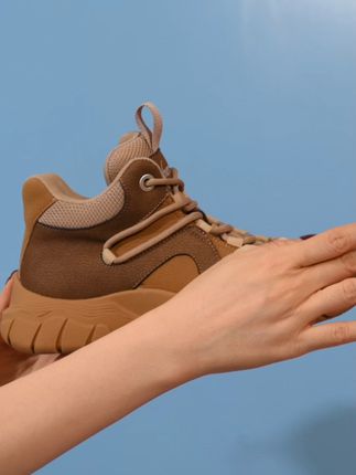 穿上这双轻便厚底鞋,秋天登山不再累! 秋冬穿啥?这款时尚又保暖的靴子帮你解决难题!#好鞋推荐#户外穿搭#秋冬新款#户外#流光机能风穿搭太有生命力了
