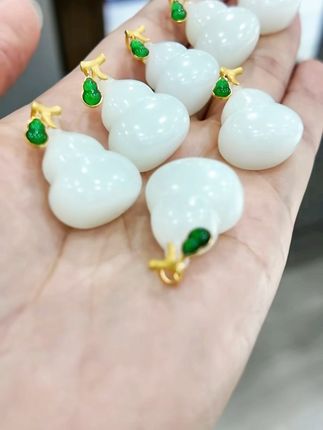 和田玉葫芦,简约而不简单,让你瞬间提升气质! 想买时尚又简约的项链?这款颈饰帮你搞定!#强烈推荐 #和田玉 #吊坠 #送礼佳品 #葫芦福禄