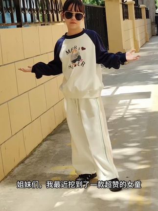 宝贝穿上暖暖过冬,不满意可退超放心! 姐妹们!这个冬天一定要给孩子备一件这样的衣服啊!!!运费险!不拍白看!喜欢就下单吧~#女童穿搭#秋冬必备#保暖又好看#女童卫衣#女儿的秋冬穿搭已经预备好了