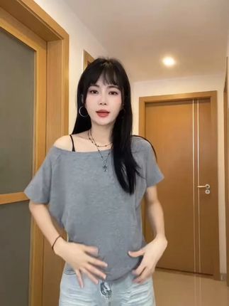 张倩仪同款短袖T恤女夏2025新款斜肩一字肩宽松显廋上衣 #清仓特价 #短袖T恤 #上衣 #宽松显瘦 #谁穿谁好看