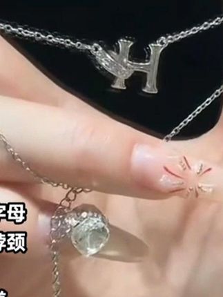 专属字母项链 总有一条写着他的名字! #超闪 #项链 #锁骨 #项链#  字母  #项链控