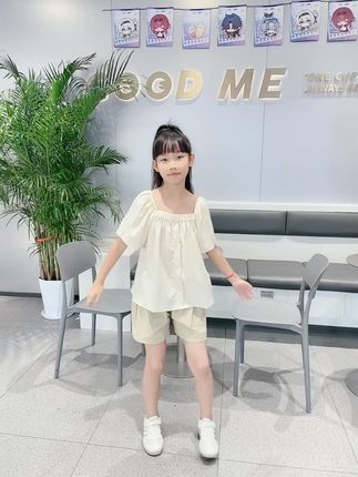 轻柔面料似云朵,淡雅色系夏季短袖短裤套装 宝贝穿上这套,在夏日里化身清凉小精灵。#宝贝穿上这套 @#儿童生活好物分享