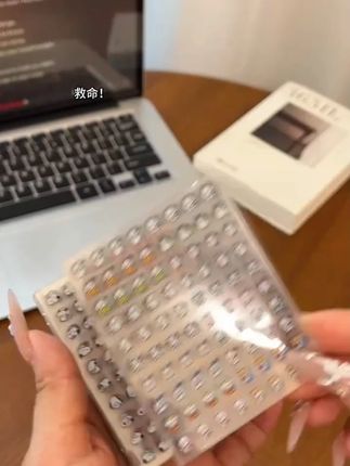 天呐‼️谁能拒绝这个位数的快乐,满满一本小鼻嘎贴纸,我真的爱惨了吖!#无限回购的宝藏单品 #贴纸本 #手帐贴纸 #学生党平价安利 #是时候安排一下了