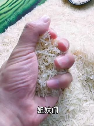 自然馈赠】贵州高山梯田米,颗颗饱满粒粒香! #大米 #粮食 #打谷子