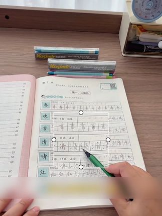 卡西米尔新品按动免削橡皮笔,现在的文具也太卷了吧!橡皮不仅免削,还是自动的,小小的橡皮头可以精准擦