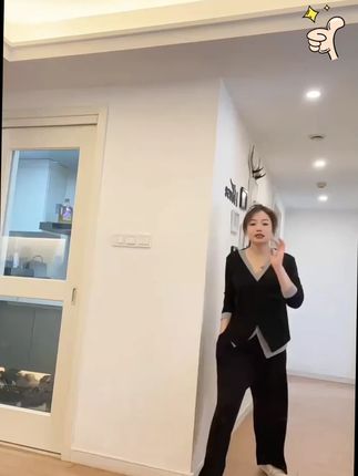 可以穿到200多斤,拼色假两件套装,自带层次感,一套直接出门,不需要考虑搭配,遮肉显瘦,不挑人,无论日常通勤穿搭,还是重要场合都可以穿 #早秋松弛感穿搭 #早秋姐感穿搭气质顶满 #轻正式的上班穿搭 #轻松解锁秋季穿搭 #无限回购的宝藏单品