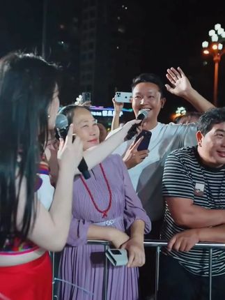 云南小黑哥勇闯唐艺大舞台,天籁嗓音让全场瞬间沸腾!#唐艺#唐艺大舞台#小黑哥#唐艺万人现场#户外直播现场