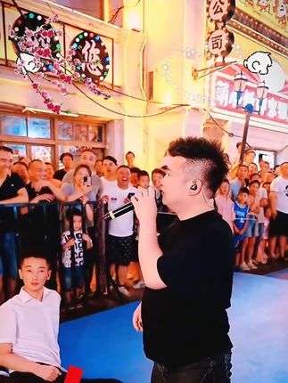 给森弟都惊呆了,大舞台来了一个小伙直接飞跃三米高杆 #木森 #木森大舞台 #木森大舞台有才你就来 #透气网鞋 #网鞋