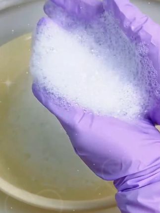 终于找到冷水机洗母婴可用的爆炸盐了!像平时我们喜欢穿白衣服的,还有家里有小朋友的衣服比较脏很难洗一定要试试#母婴好物 lc #好物推荐🔥 #洗衣服就靠它了 #污渍轻松去除 #清洁神器