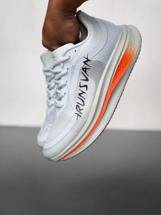 逐风1.0,为初跑者而生的全能战靴,体考、集训、马拉松的进阶之路,每一步,都在超越自我#艾跑者助力跑者每一步 #跑鞋 #穿搭