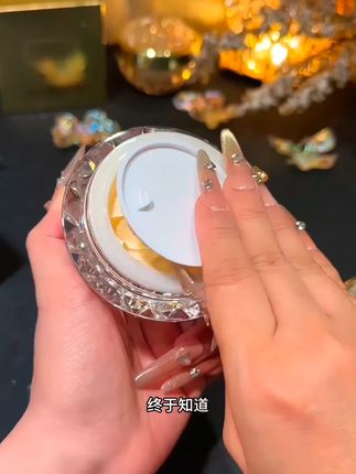 小气泡核桃洗面奶,用完太惊艳了!#洁面 #小气泡 #清洁毛孔 #氨基酸洗面奶