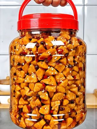 麻辣萝卜干脆!鲜!麻!辣! 这口萝卜干咬下去味呲作响,麻辣鲜香在舌尖炸开!老坛腌制锁住脆嫩,秘制辣油浸透每一丝纤维,配粥拌面、空口吃都上瘾,越嚼越上头,根本停不下来!#好吃又下饭 #麻辣萝卜干 #下饭神器 #超便宜超划算