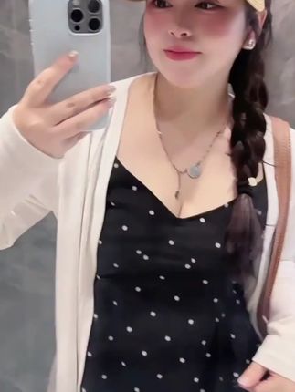 L定制 温柔邂逅 点点花吊带连衣裙夏季小众纯欲风气质显瘦长裙 #度假穿搭 #早秋穿搭 #显瘦穿搭 #v领很显脖子修长