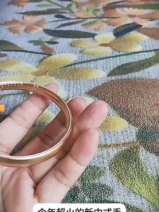 铜合金手镯 新中式国风8mm泥鳅背素圈手镯女款莲花心经镯子不 铜合金手镯 新中式国风8mm泥鳅背素圈手镯女款莲花心经镯子不掉色#时尚饰品 #手镯控 #首饰佩戴