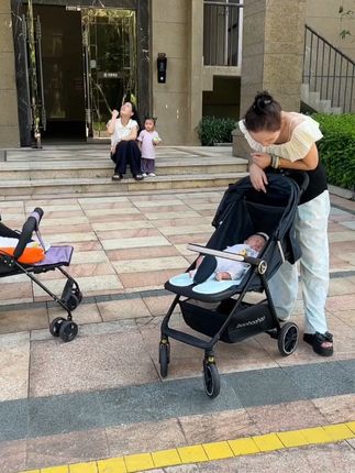 夏天咱们要给宝宝选择一款适合的婴儿车凉席,不然等宝宝全身都出了痱子就来不及了!#母婴好物 #凉席 #婴儿车凉席 #婴儿车垫子 #母婴好物分享