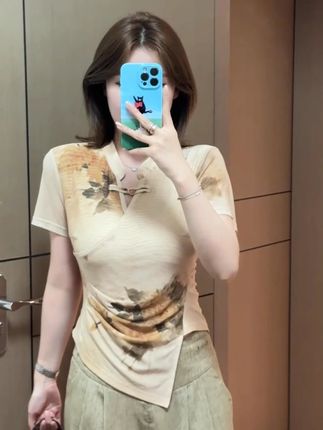 这件新中式的上衣是我们家纯纯原创设计,非常的遮肉显瘦#主打氛围感的新中式试穿 #穿出高级感 #中式美学服饰 #这样穿太好看了