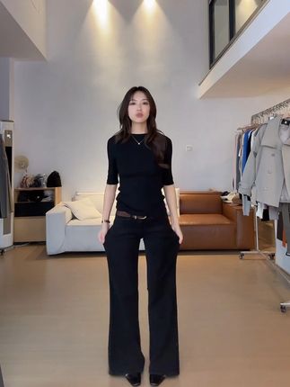 #直筒微喇裤 #黑色牛仔裤 #轻熟风穿搭 #秋冬牛仔裤搭配 #百搭裤子