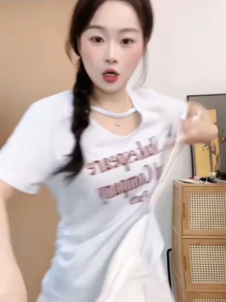 2025夏季新款简约收腰显瘦字母休闲印花短袖T恤女短款洋气上衣女#夏季短袖 #女款T恤 #显瘦上衣 #休闲印花 #短款时尚