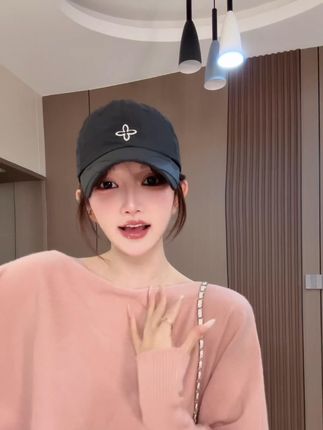 优雅美丽休闲慵懒风2025春秋宽松针织打底衫高级感一字肩上衣 【优雅美丽】休闲慵懒风2025春秋宽松针织打底衫高级感一字肩上衣女#宽松针织打底 #休闲穿搭 #慵懒风穿搭 #一字肩上衣 #显瘦穿搭