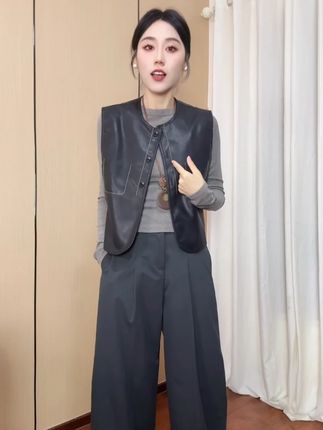 【柔软蛋白皮】PU皮衣马甲秋季休闲洋气圆领单排扣透气简约宽松马夹#秋季新款#皮衣马甲#休闲百搭 #洋气减龄 #皮衣外套@DOU+小助手 @DOU+上热门🔥