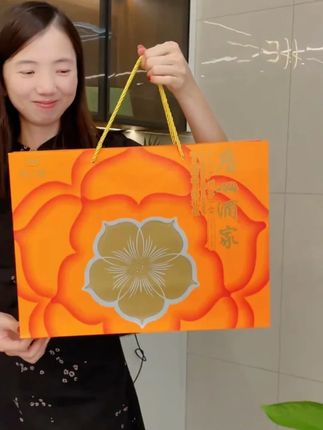吃来吃去还得吃广式月饼! #广州酒家 真不愧是中华老字号,品质一如既往的好,不管是自己吃还是送人都很合适#月饼#中秋月饼 #中秋礼盒 #月饼礼盒 #中秋送礼 #中秋节