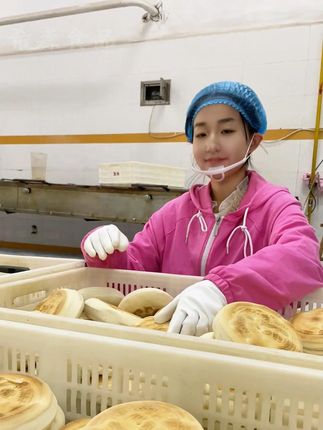 山东千层大火烧,原汁原味麦香大火烧!吃出小时候的味道,妈妈的味道#火烧 #地方特色美食 #千层饼 #千层大火烧 #好吃到停不下来