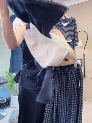 买了买了,就一个女儿,新款套装上身太好看了,别人有的咱也要有#女童秋装 #生女儿就要这样穿 #中大童女孩衣服推荐 #谁穿谁好看系列 #韩系穿搭