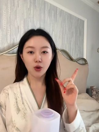 买了这小夜灯我把之前用的都扔了 真的巨好用! #月子 #月子里的宝宝 #新生儿 #夜奶 #喂夜奶神器