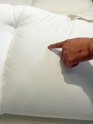 丢了你那老是打滑移位的垫子吧!试试澜羽家的床褥吧,防滑颗粒加绑带设计牢牢固定!#好物推荐🔥 #家纺床上用品 #床垫 #床褥