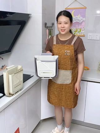 给厨房装一个这样的垃圾桶,方便又实用,不用的时候折叠起来还不占地方!#壁挂垃圾桶 #折叠垃圾桶 #厨房好物