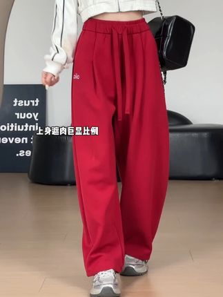 日常百搭刺绣卫裤,舒适不挑身材,秋日休闲必备! #百搭神裤 #今天穿什么 #宽松显瘦