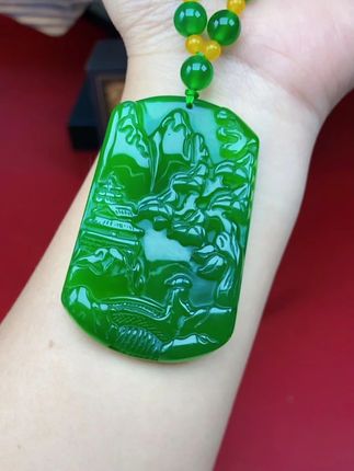 帝王绿山水牌,高端上档次,男女都可以佩戴,自戴送人都倍有面子,居然这么便宜?!#帝王绿山水牌 #珠宝 #珠宝首饰 #山水牌 #玉石魅力