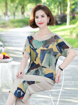 妈妈装夏季套装衣服中年女T恤洋气服装中老年女装夏装高档阔太太 便宜又好看的套装来了,50岁以上妈妈千万不要错过!厂家直销,好货不用等!不仅质量好,价格也划算!整套免搭配,省时又省力,高档面料不起球不掉色,抗皱又舒适,穿多久都不会过时,好看又实用,不挑年龄不挑身材#爆款热卖中 #时尚妈妈装 #谁穿谁好看 #洋气减龄 #套装