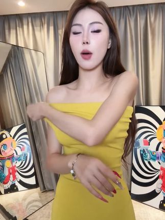 辣妹气质姜黄色斜肩连衣裙性感风修身收腰包臀开 #显瘦穿搭#连衣裙#裙子#显瘦显高显腿长#日常搭配