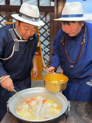 一口飙油,牧民快乐 #肚包肉 #羊肉肠