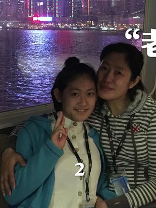 妈妈对养女,比对亲生女儿好!#亲情 #抱养 评论话题:这位妈妈拥有双倍小棉袄!
