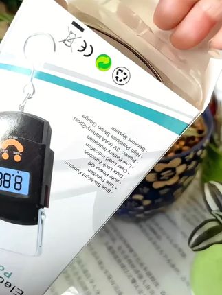 【新疆包邮】手提电子秤:便携式设计,可当弹簧秤用,精准测快递克重,家用商用都方便的克称